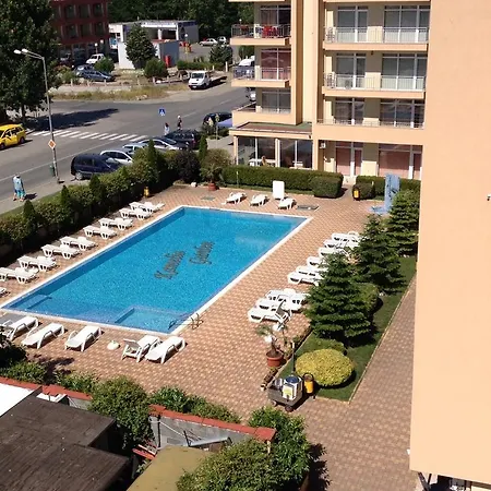 Apartment Aparthotel Kamelia Garden - Official Rental 2*