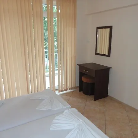 Apartment Aparthotel Kamelia Garden - Official Rental 2*