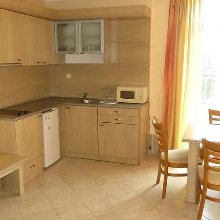 Aparthotel Kamelia Garden - Official Rental Apartment 2*
